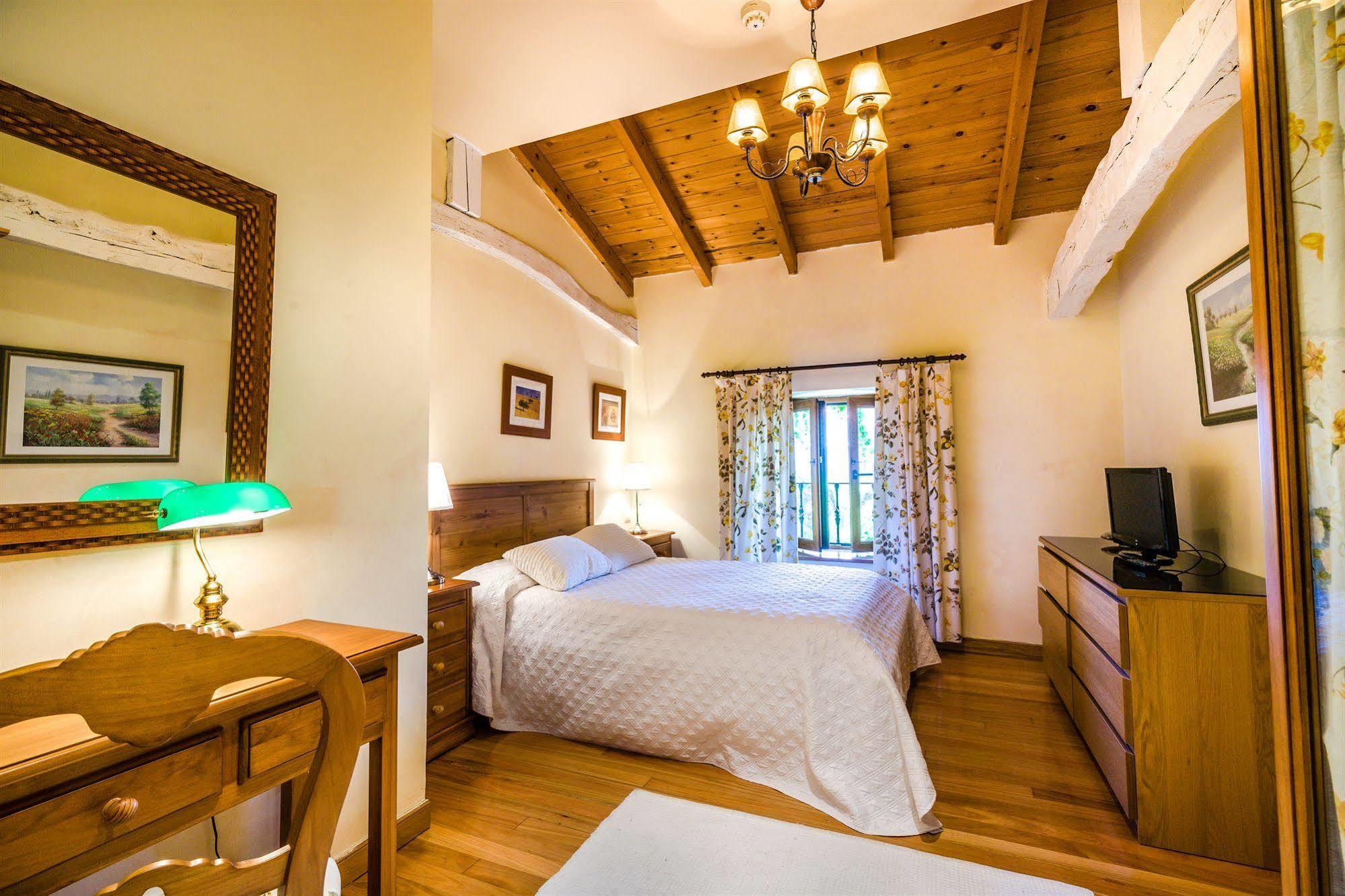 Hotel Palacio Garcia Quijano Corrales De Buelna Kültér fotó