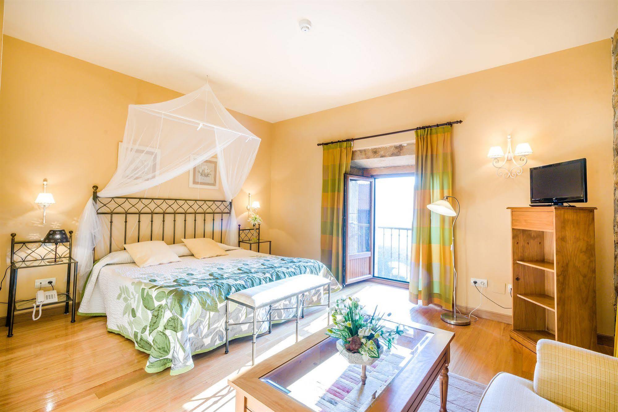 Hotel Palacio Garcia Quijano Corrales De Buelna Kültér fotó